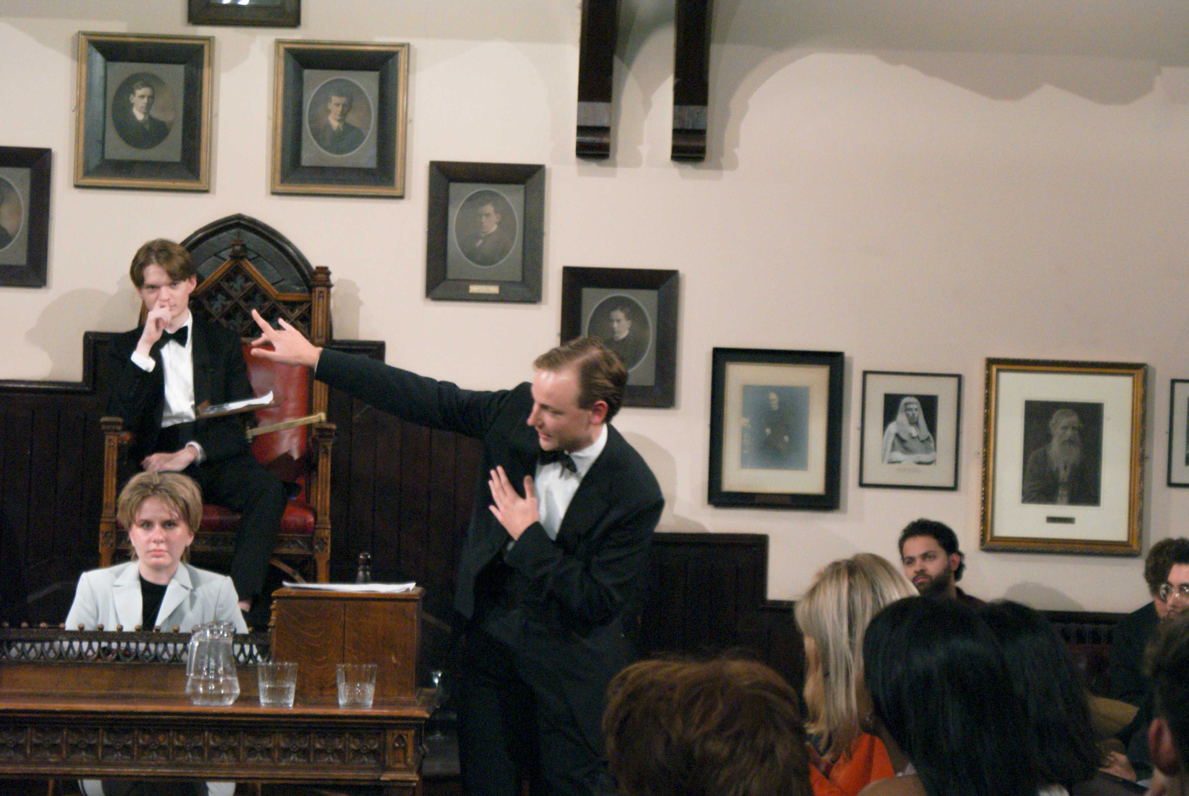 Speaker gesturing, Cambridge Union